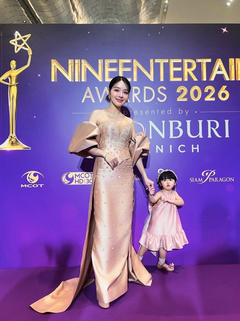 อึ้งทั้งงาน! เธอคนนี้อุ้มท้องยังเป๊ะ เหมือนไม่ได้ท้อง