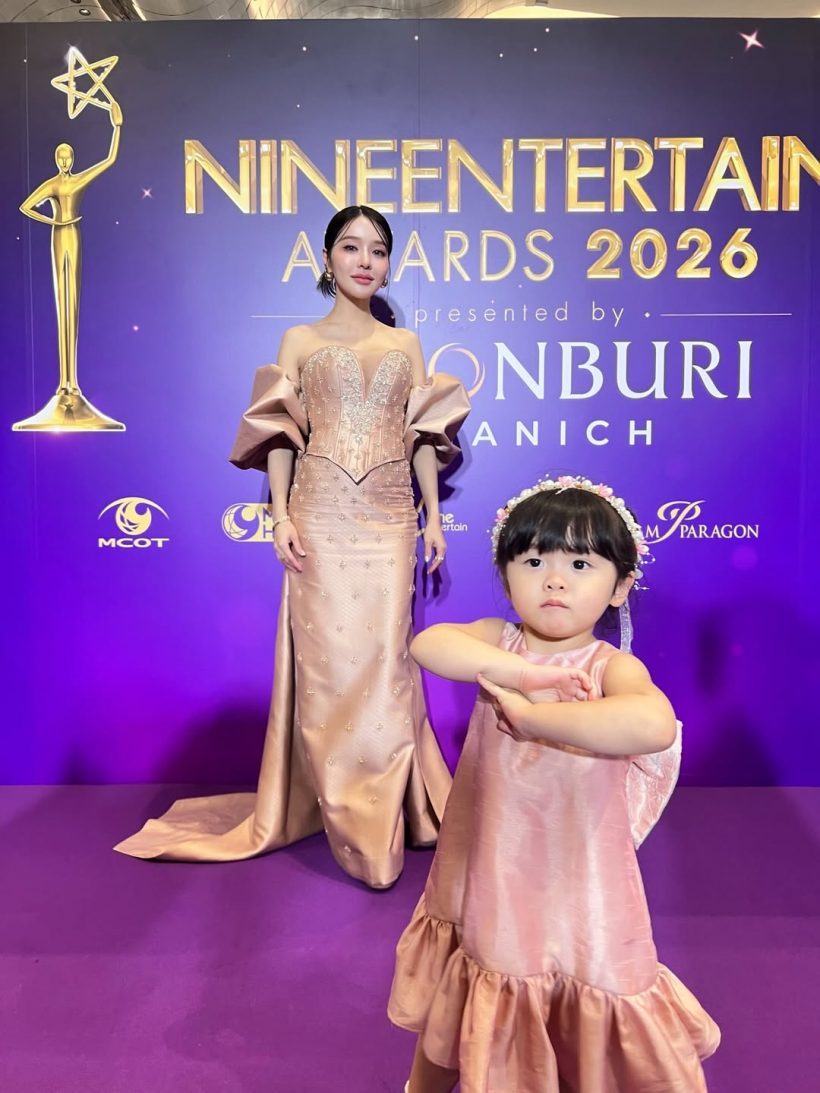 อึ้งทั้งงาน! เธอคนนี้อุ้มท้องยังเป๊ะ เหมือนไม่ได้ท้อง