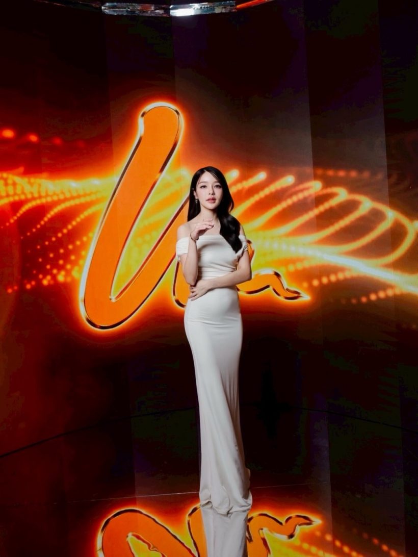 อึ้งทั้งงาน! เธอคนนี้อุ้มท้องยังเป๊ะ เหมือนไม่ได้ท้อง