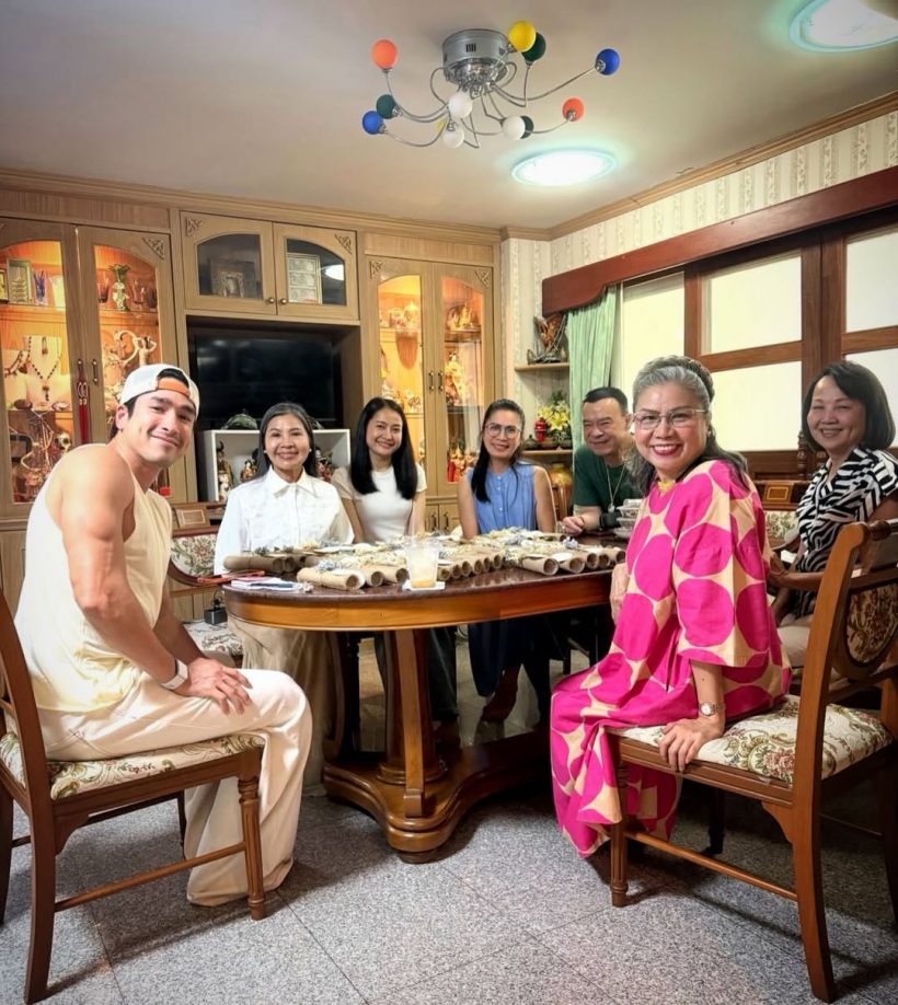 แม่แก้ว กลั้นน้ำตาไม่อยู่วินาที ณเดชน์ มาหาพร้อมการ์ดวิวาห์