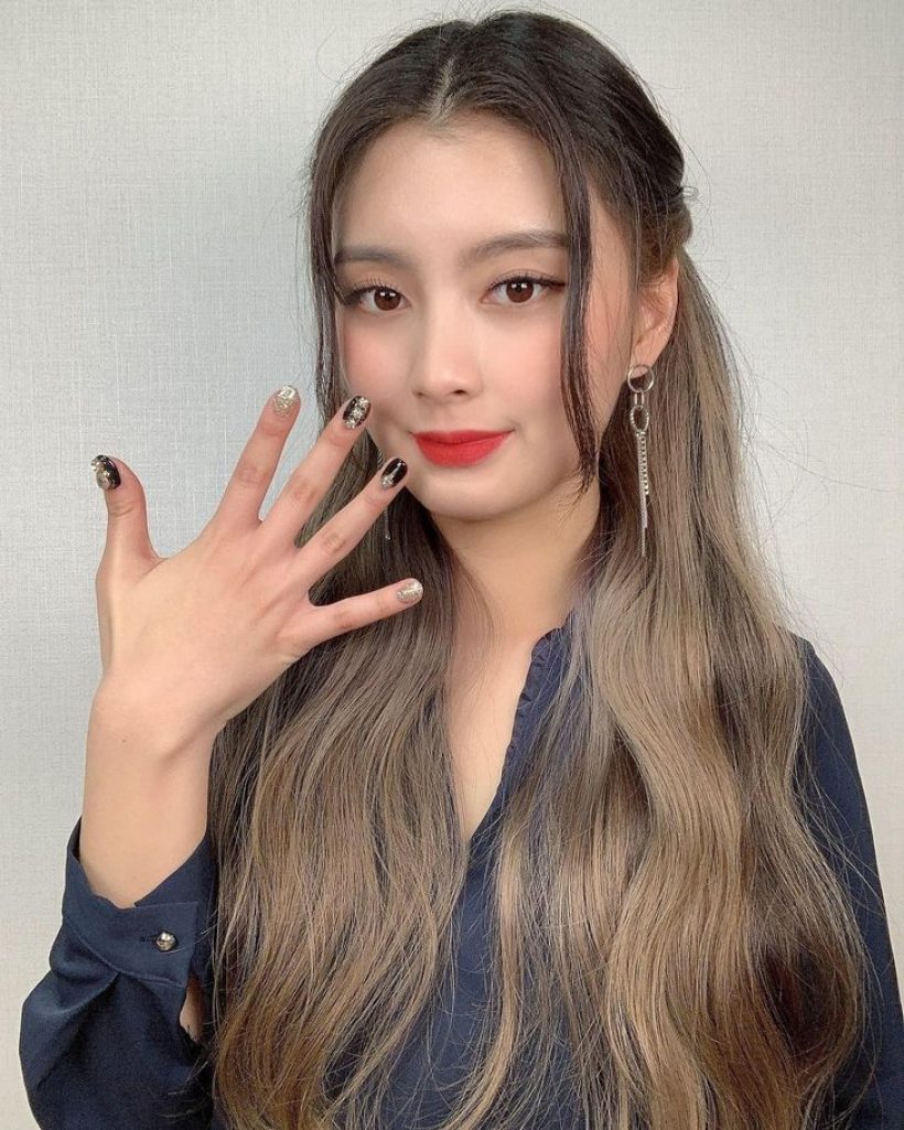 วาร์ปสาวที่ถีบหม่ำจ๊กม๊ก ตัวจริงโปรไฟล์จึ้งเป็นถึงญาติซุปตาร์!