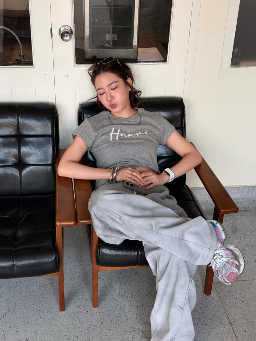 ใครเห็นก็ต้องเหลียว! เธอคนนี้สวยจริง แม้ตอนยืนซื้อไก่