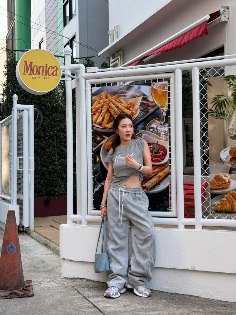 ใครเห็นก็ต้องเหลียว! เธอคนนี้สวยจริง แม้ตอนยืนซื้อไก่