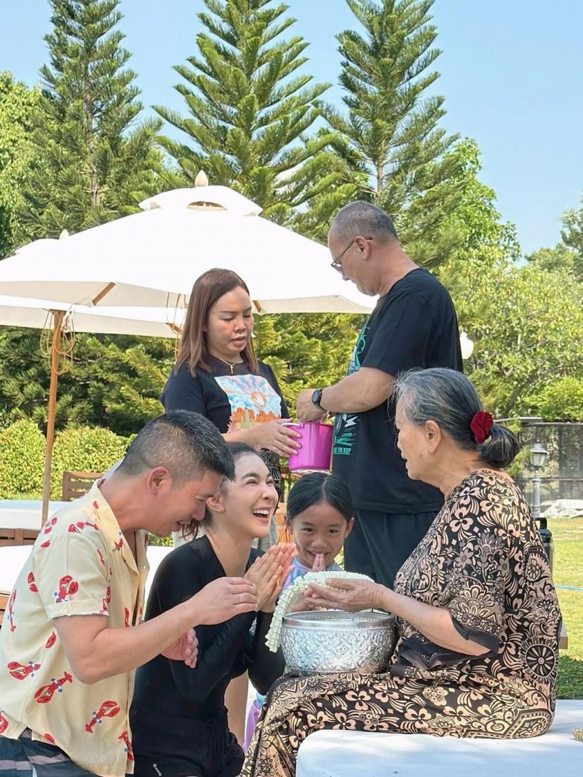 รักจริงหวังเเต่ง! หนุ่มคนดังโผล่บ้านเเฟนสาว ช็อตนี้น่ารักจริงๆ