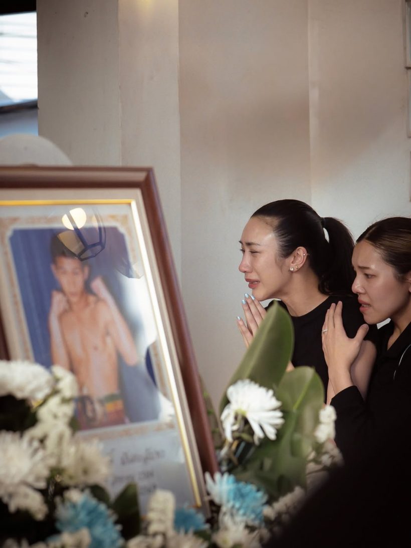 ช็อตเรียกน้ำตา ดาราสาว รำไหว้มวยไทยส่งคุณพ่อครั้งสุดท้าย