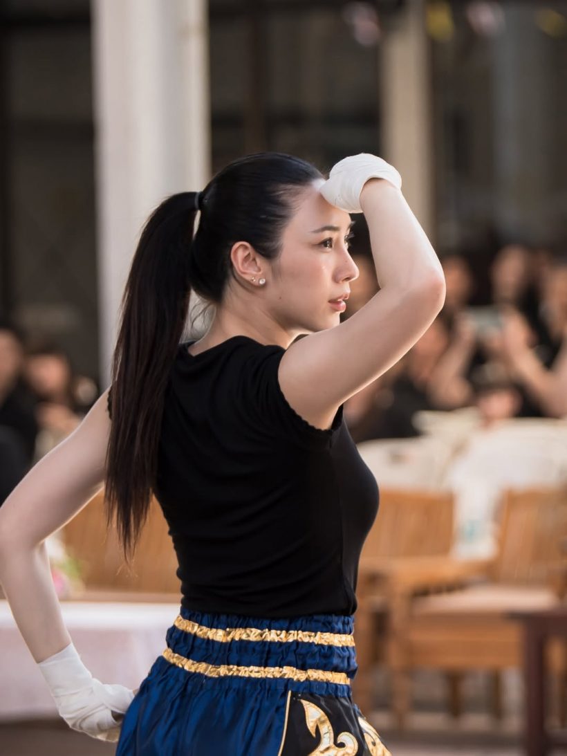 ช็อตเรียกน้ำตา ดาราสาว รำไหว้มวยไทยส่งคุณพ่อครั้งสุดท้าย