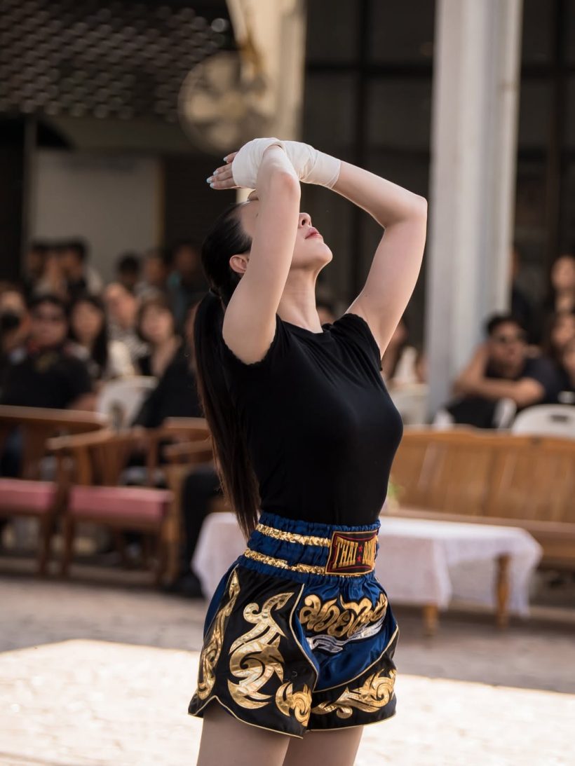 ช็อตเรียกน้ำตา ดาราสาว รำไหว้มวยไทยส่งคุณพ่อครั้งสุดท้าย