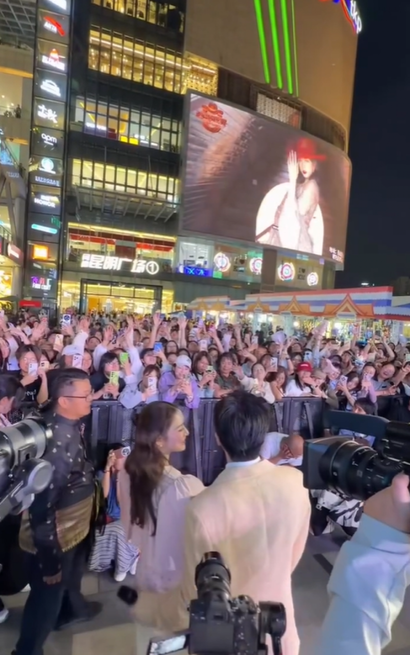 โอ้โห! เเอฟ-นนกุล สร้างปรากฏการณ์ รับงานคู่ทำเมืองจีนเเตก!