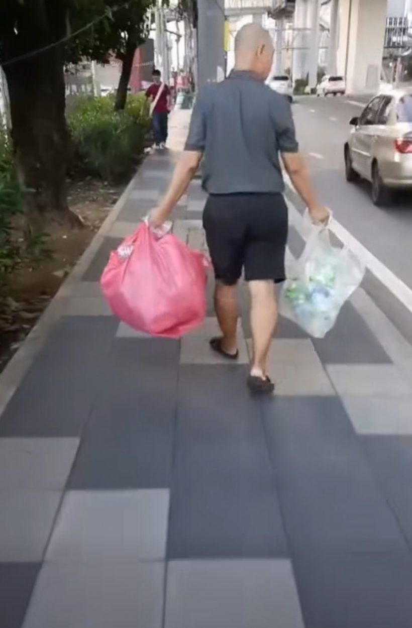 ความจนมันน่ากลัว! เปิดภาพคนดัง สู้ชีวิตเก็บขวดขาย