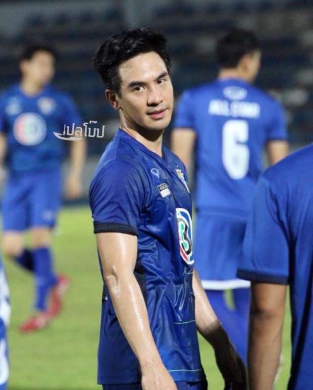 เซอร์ไพรส์สุดๆ “พี่หมื่นโป๊ป” พักออกอีเว้นท์ โผล่เตะบอลเหงื่อชุ่มทั้งตัว โอ๊ยยยเซ็กซี่!