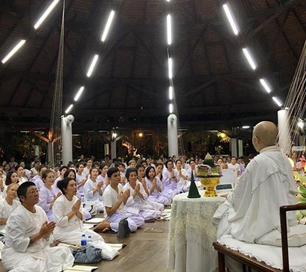 สุดกลั้น! เผยคลิปวินาที แม่ชีต๊อบ น้ำตาไหล เดินบิณฑบาตครั้งแรกในชีวิต