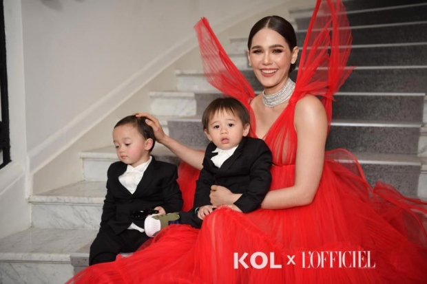 15 ภาพน่ารักแบบจุกๆ โมเมนต์แม่ลูก ชมพู่ กับ สายฟ้า-พายุ ที่เมืองคานส์