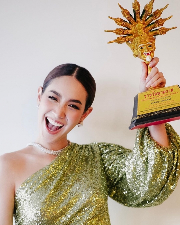 กระเเสเเรงไม่ตก! มิน พีชญา คว้ารางวัล นักแสดงนำหญิงยอดเยี่ยมแห่งปี จากเวที นาคราชอวอร์ด