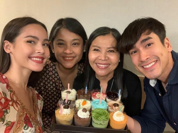 ลูกสะใภ้ขอฝากตัว!! ณเดชน์ควงญาญ่า เซอร์ไพร้ซ์วันเกิดเเม่เเก้ว สุดอบอุ่น (คลิป) 