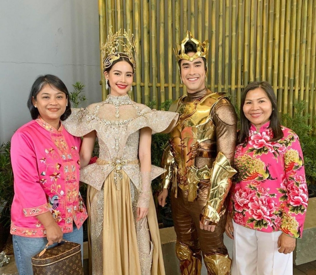 ลูกสะใภ้ขอฝากตัว!! ณเดชน์ควงญาญ่า เซอร์ไพร้ซ์วันเกิดเเม่เเก้ว สุดอบอุ่น (คลิป) 