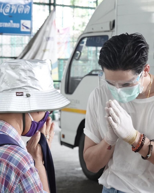 พีช พชร ทำบุญวันเกิดครบรอบ 27 ปี มอบถุงยังชีพช่วยเหลือผู้เดือดร้อน