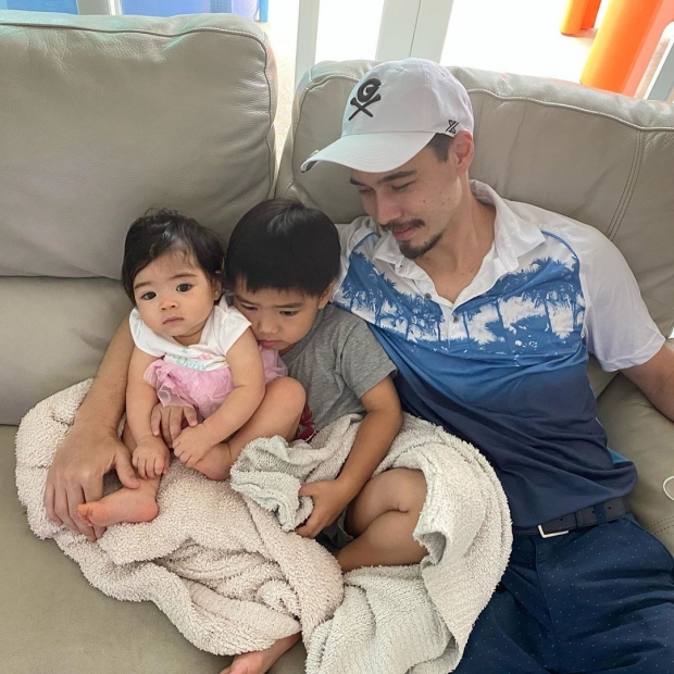 เเมทธิว โพสต์ภาพถ่ายกับลูกๆ เเต่โดนชาวเน็ตโฟกัสสิ่งนี้บนหน้า 