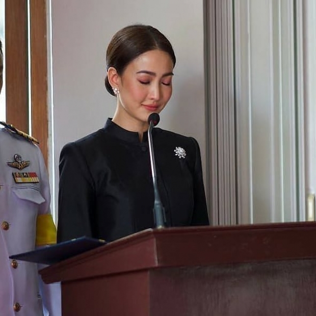 ตั้งคำถาม มิว อยู่ไหน ไร้เงาร่วมงาน พระราชทานเพลิงศพ พ่อเเต้ว 