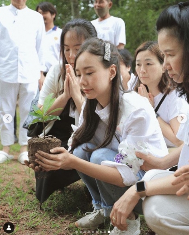 ‘เต้ย-ครอบครัว’ ทำบุญใหญ่ เป็นประธานสร้างโบสถ์ และเจดีย์ 