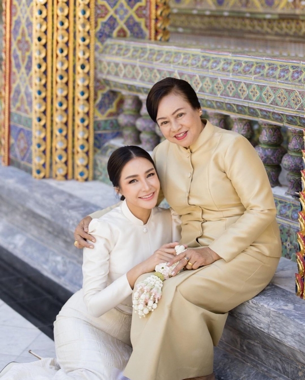 กระแต ศุภักษร สวยสง่า ในวัย 38 ปี จูงมือครอบครัว ทำบุญวันเกิดสุดอบอุ่น