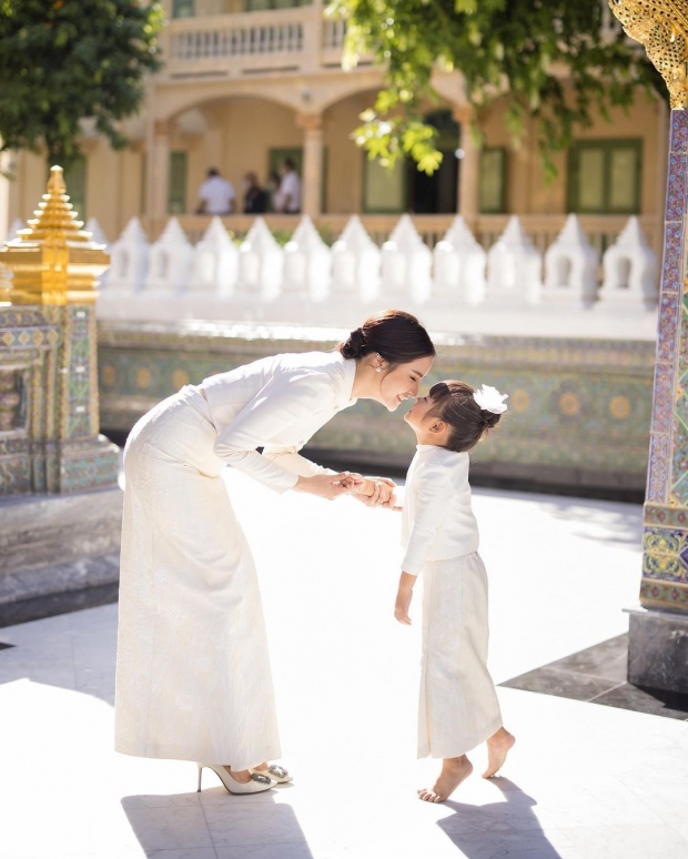 กระแต ศุภักษร สวยสง่า ในวัย 38 ปี จูงมือครอบครัว ทำบุญวันเกิดสุดอบอุ่น