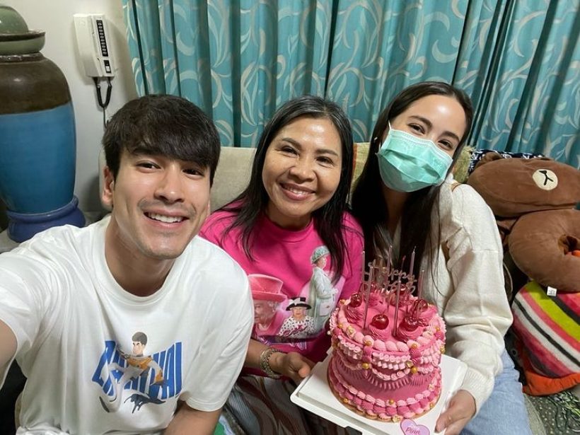 ว่าที่สะใภ้ตัวอย่าง ญาญ่า หอบเค้กHBD แม่แก้วคุณแม่ณเดชน์