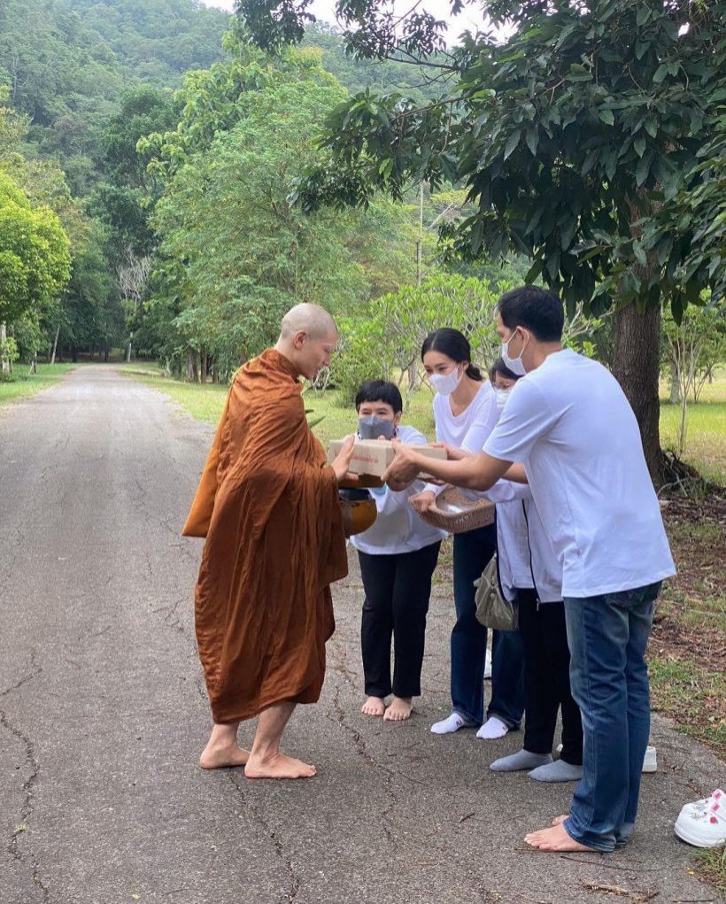 กองทัพพีค เคลื่อนไหวโพสต์ภาพใหม่ หลังถูกจับผิดไปทำบุญกับเบลล่า