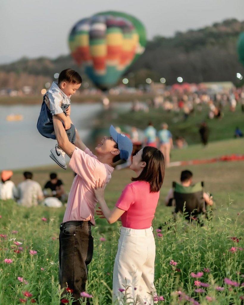 ดาราหนุ่มพาลูกชายย้อนวันวาน ขึ้นบอลลูนที่พ่อแม่จดทะเบียนสมรส