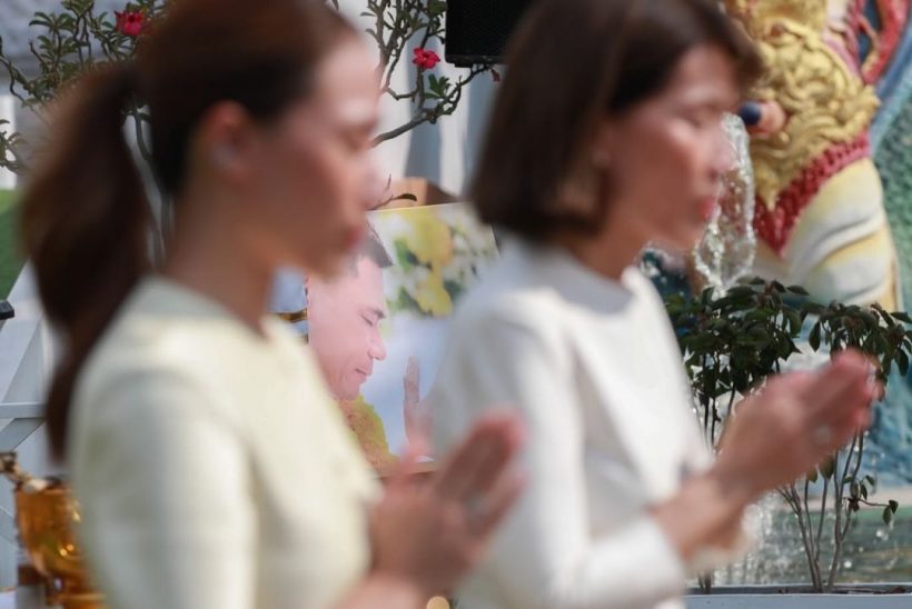 เพลงควงแม่ตู่ทำบุญใหญ่ จัดพิธีเบิกเนตรพระอุทิศให้พ่อเอ๋จากไป1ปี