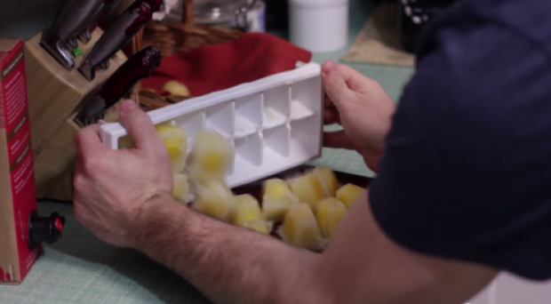 เมื่อเรานำไข่ไก่ ใส่ช่องน้ำแข็ง แล้วฟรีชไว้ จะเกิดอะไรขึ้น มาดูกัน