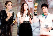 เริ่มเทศกาลแจกรางวัล ชมพู่-ญาญ่า-บอย ประเดิม