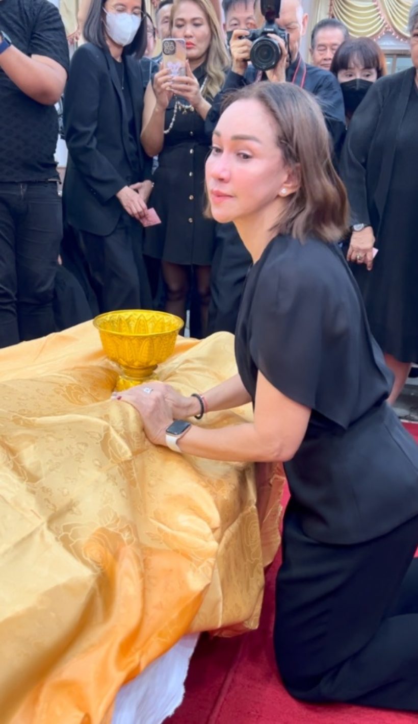 ดาราสาวดังร่ำไห้ กราบลาผู้มีพระคุณ เอ๋ ไพโรจน์ ผู้ให้โอกาส2ครั้ง