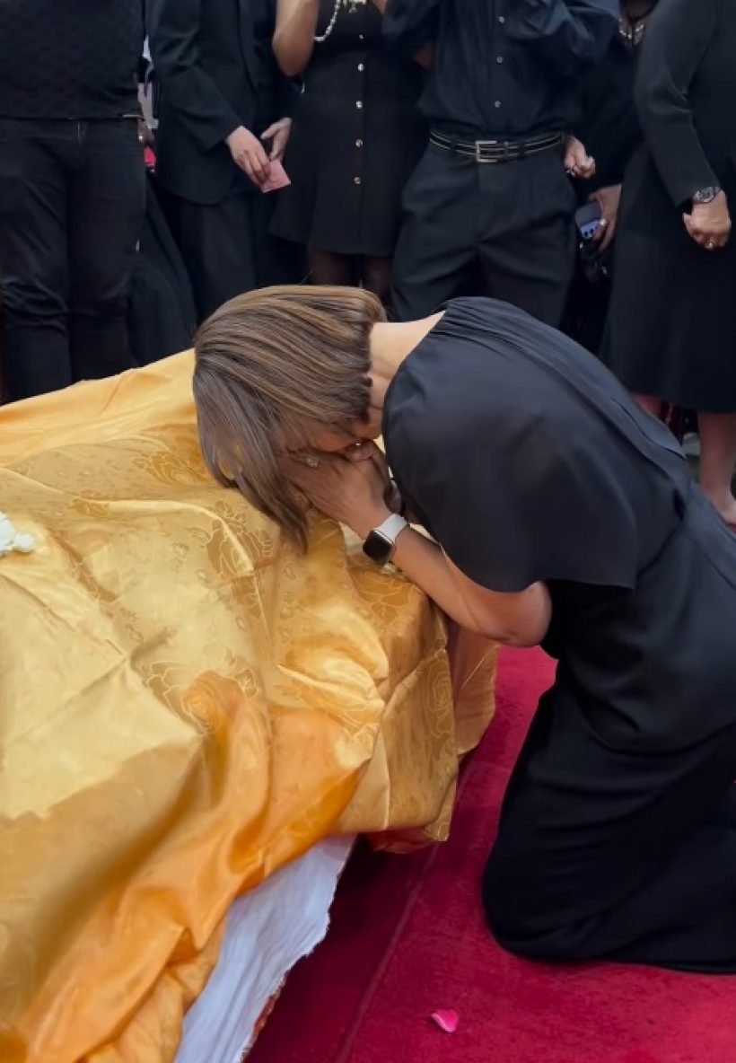 ดาราสาวดังร่ำไห้ กราบลาผู้มีพระคุณ เอ๋ ไพโรจน์ ผู้ให้โอกาส2ครั้ง