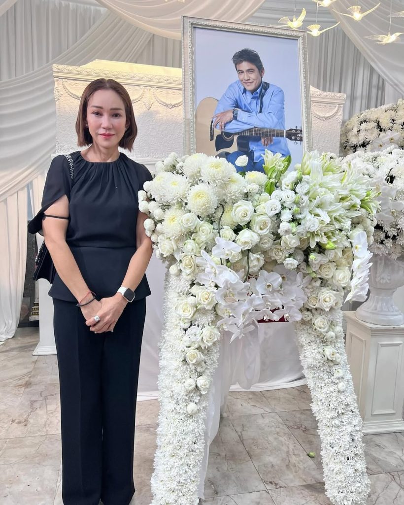 ดาราสาวดังร่ำไห้ กราบลาผู้มีพระคุณ เอ๋ ไพโรจน์ ผู้ให้โอกาส2ครั้ง