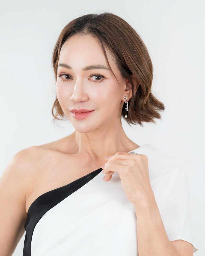 ดาราสาวดังร่ำไห้ กราบลาผู้มีพระคุณ เอ๋ ไพโรจน์ ผู้ให้โอกาส2ครั้ง