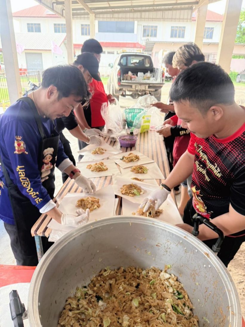 ชื่นชม บุ๋ม ปนัดดา ลุยตั้งโรงครัวแจกจ่ายแนวหน้ารักษาดินแดน