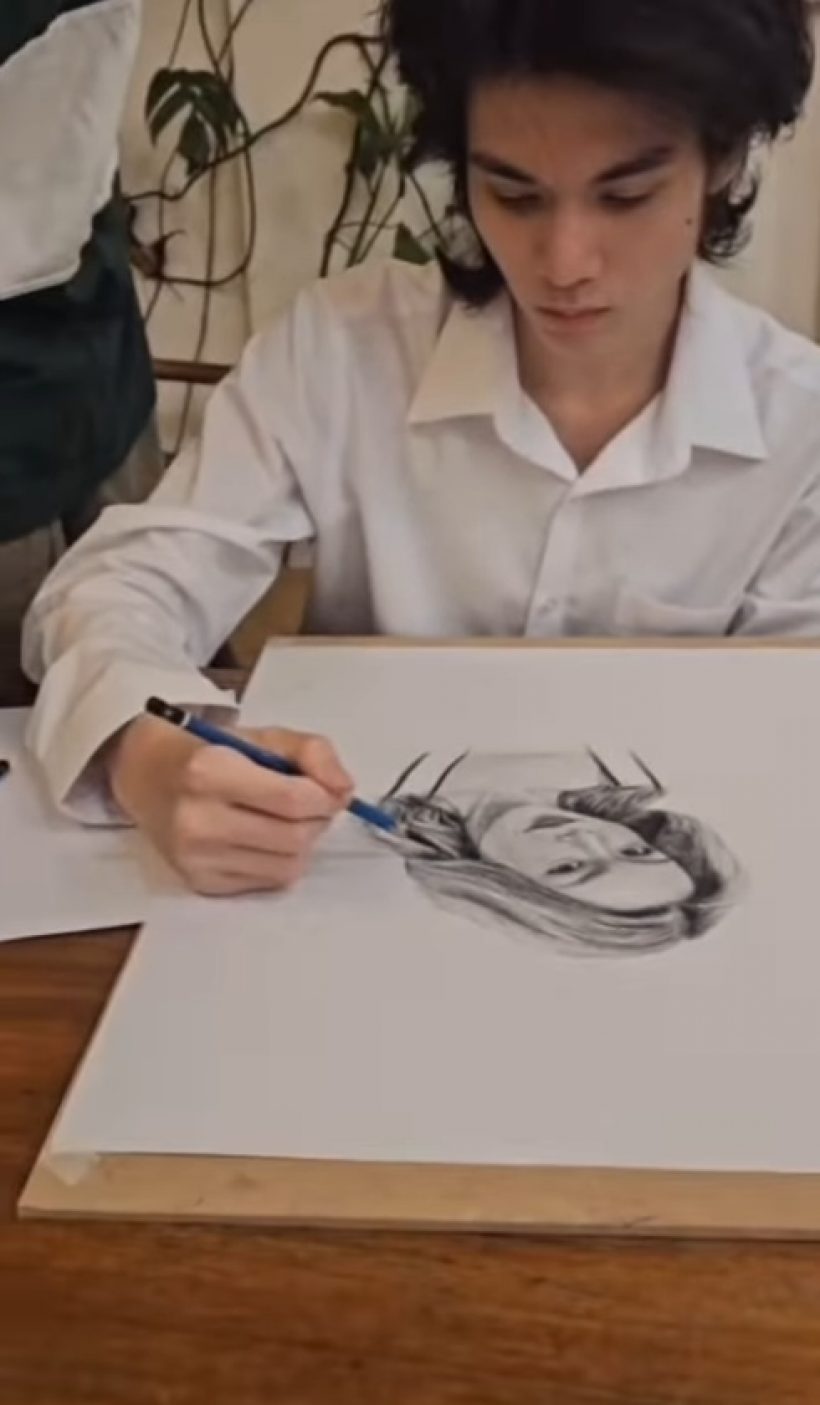 หล่อเก่ง!! น้องปาแปง สอบติด ม.ดัง เผยฝีมือวาดภาพแม่ สวยมาก