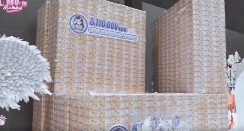 ขนลุก! แฟนคลับทุ่ม 100 ล้าน เปย์หลิงออม จนต้องเอาสิบล้อมาขน!