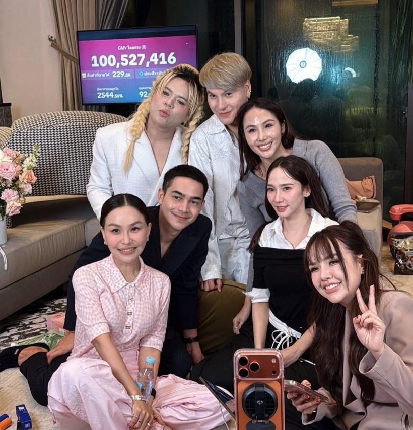 เปิดคคห.ชาวเน็ต!ปม ลีน่าจัง แซะอั้มออกไลฟ์กับเจนนี่ ลดศักดิ์ศรีเบอร์หนึ่ง