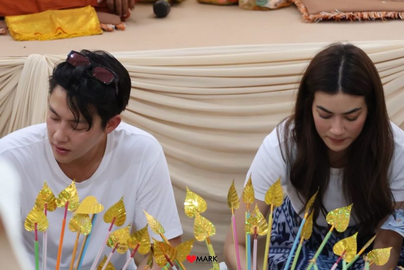 น่ารักมาก! คู่รักน้อยสีเกี่ยวก้อยทำบุญกฐินใหญ่ ซ่อมหลังคาโบสถ์