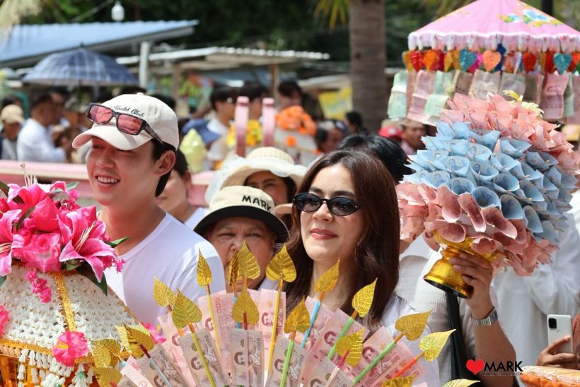 น่ารักมาก! คู่รักน้อยสีเกี่ยวก้อยทำบุญกฐินใหญ่ ซ่อมหลังคาโบสถ์