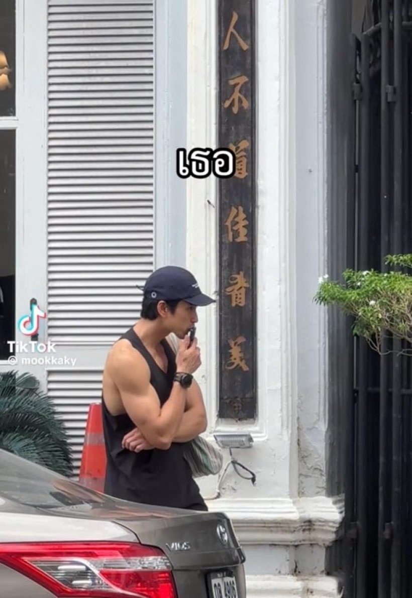 อื้อหือ! พี่พระเอกคนดัง คลั่งรักสุดๆ วิดีโอคอล จุ๊บหวานใจผ่านมือถือ