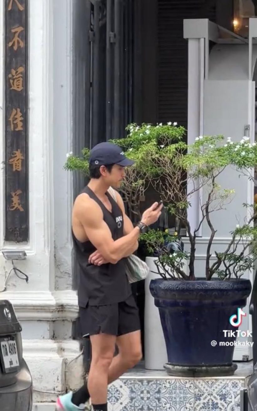 อื้อหือ! พี่พระเอกคนดัง คลั่งรักสุดๆ วิดีโอคอล จุ๊บหวานใจผ่านมือถือ