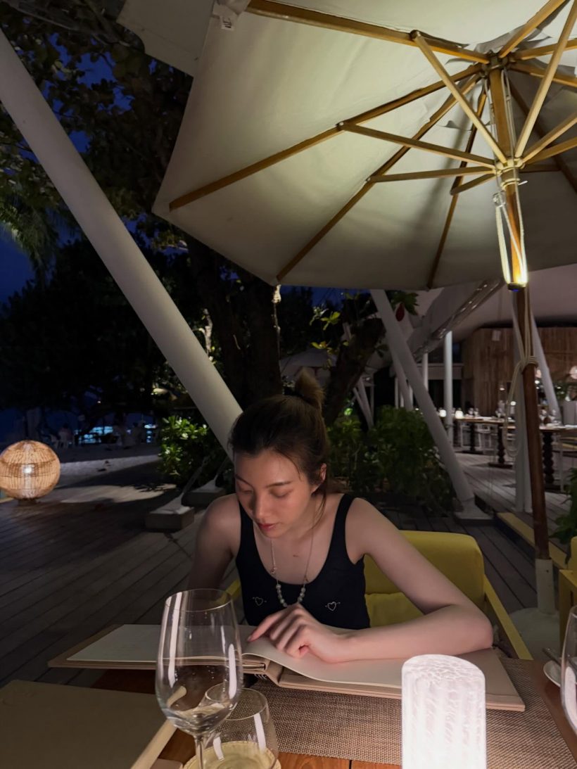 ทะเลหวาน...สองสาวคู่จิ้นเบอร์ท็อป ควงกันเที่ยวทะเล มู้ดดีจนโดนแซว