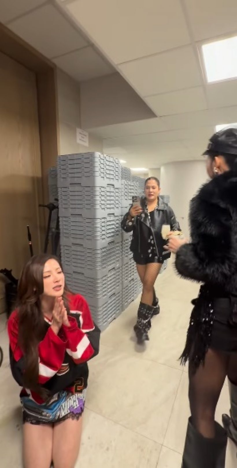 ดูชัดๆ ใบเฟิร์นหลังเวทีงานแต่งมายด์ ไม่สนภาพนางเอกแล้ว