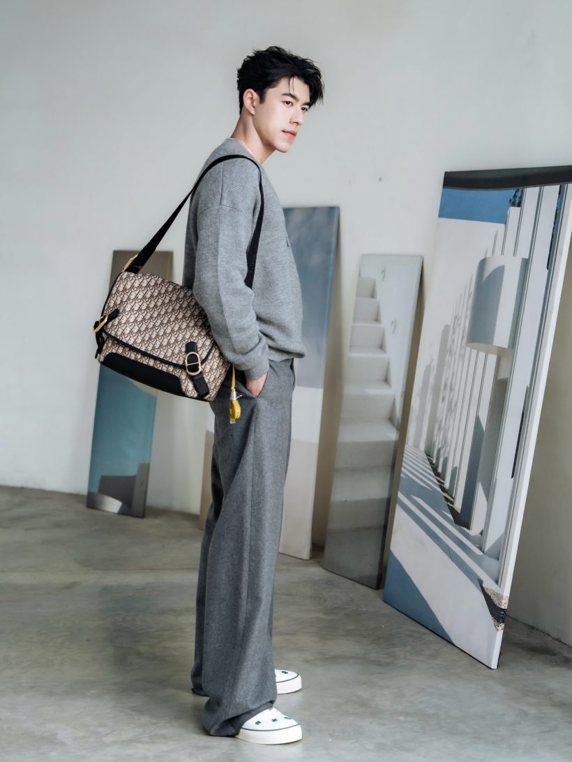 แห่แชร์! ภาพลับแอนโทเนีย กอดหมอนรูปพระเอกดังแน่น