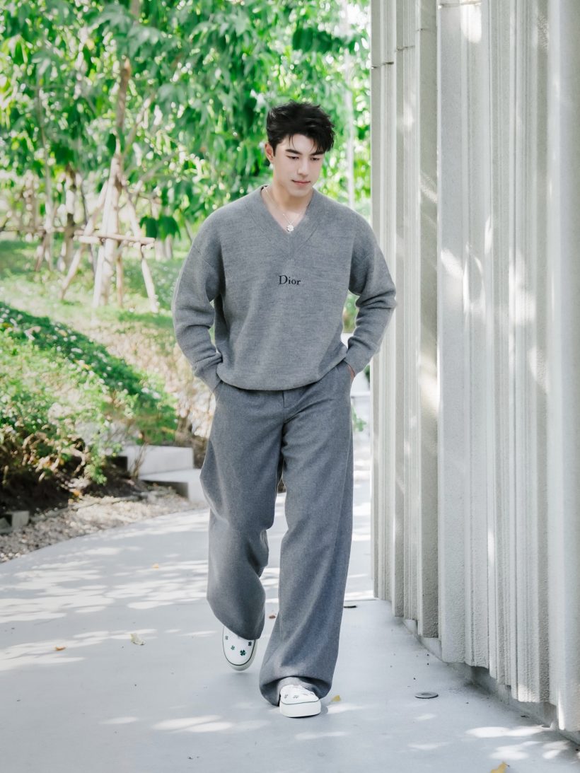 แห่แชร์! ภาพลับแอนโทเนีย กอดหมอนรูปพระเอกดังแน่น