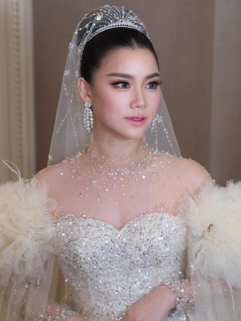 ดาราสาวควงสามีนักธุรกิจวิวาห์สุดยิ่งใหญ่ เรือนหออย่างกับวัง