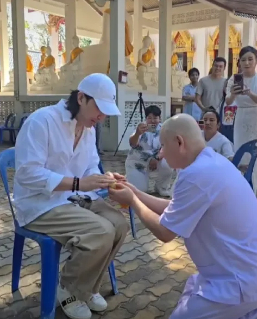 เปิดนาทีซึ้ง! นาคทนายแก้ว ก้มกราบขอขมา หนุ่มกรรชัย