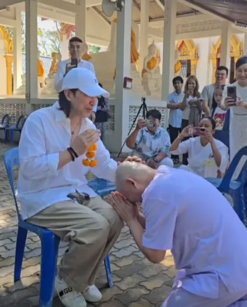 เปิดนาทีซึ้ง! นาคทนายแก้ว ก้มกราบขอขมา หนุ่มกรรชัย